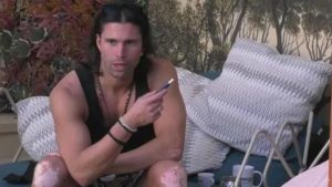 Luca Onestini furioso contro Nikita: “Non mi frega nulla di te”