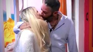 Gli Incorvassi come Cecilia e Ignazio: Edoardo e Micol si chiudono nell’armadio