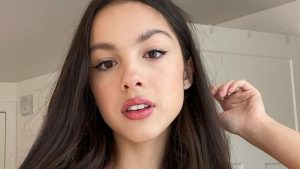 Olivia Rodrigo fa un regalo ai suoi fan: la cantante ha reso nota una canzone scritta a soli 5 anni