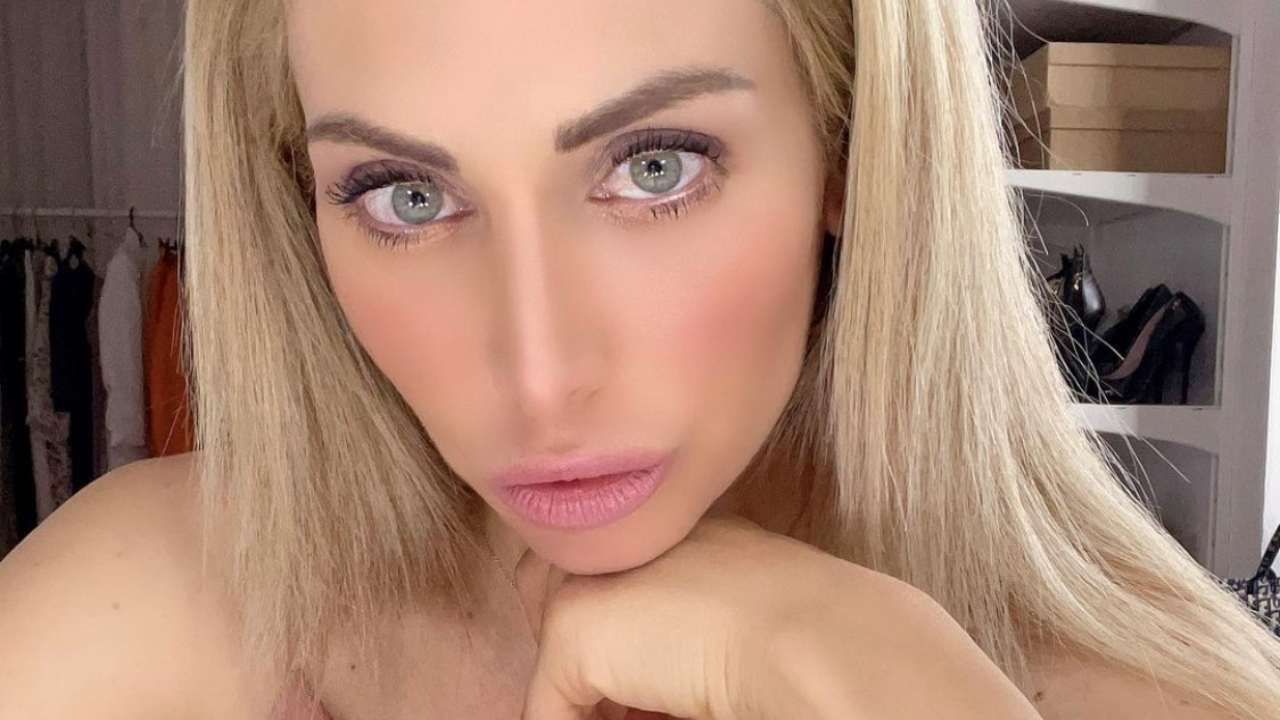 Paola Caruso, la foto di Natale con il figlio: piovono critiche sui social 41 paola caruso natale figlio