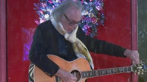 Riccardo Fogli avrebbe spaccato la chitarra al GF Vip dopo la squalifica