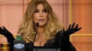 Finale di Ballando con le Stelle, il pubblico fischia Selvaggia Lucarelli: “Volete che vada a casa?”