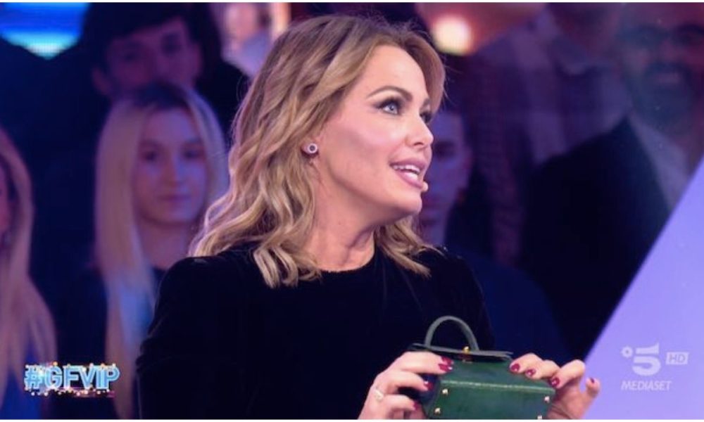 Sonia Bruganelli: quanto costa la borsetta Hermes dell’ultima diretta