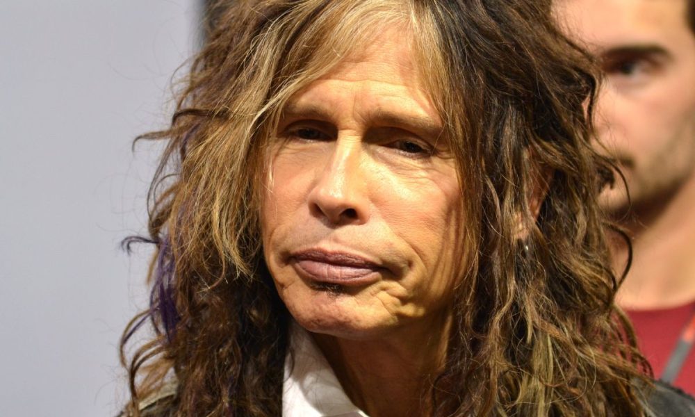 Steven Tyler accusato di molestie sessuali: guai per il leader degli Aerosmith
