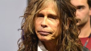 Steven Tyler accusato di molestie sessuali: guai per il leader degli Aerosmith