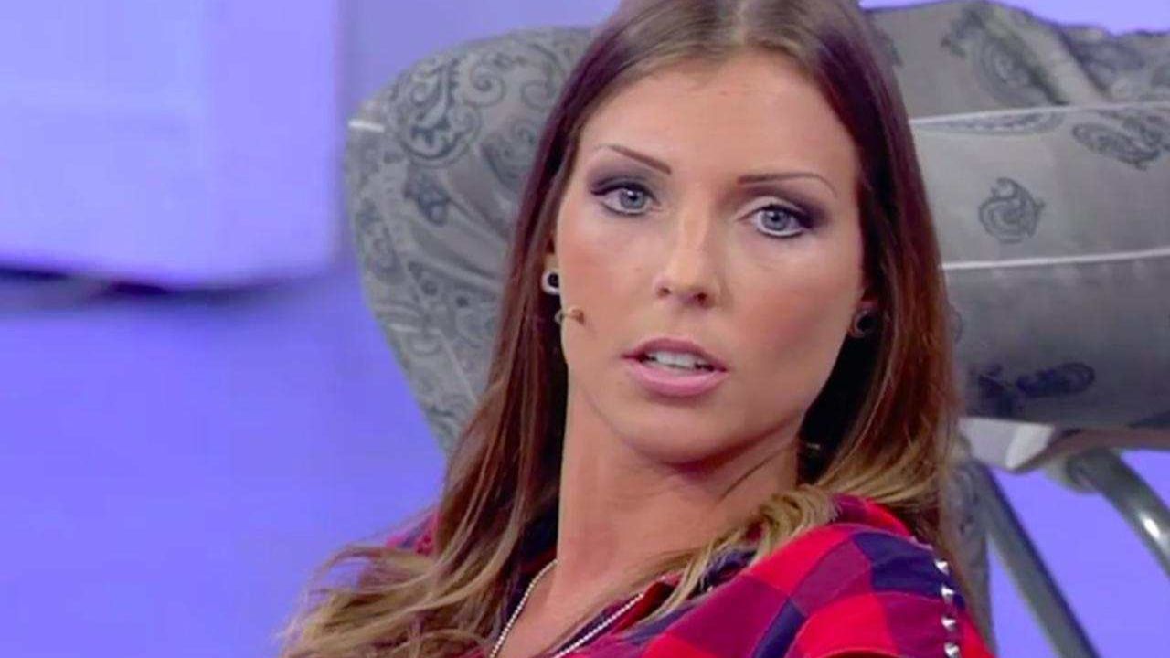 "Il cane aveva strappato mezza faccia della bambina": l'accusa di una ex di Uomini e Donne al cane di Tara Gabrieletto 41 tara gabrieletto cane