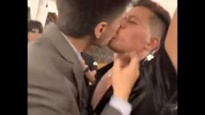 La star di TikTok si sposa, ma alla cerimonia bacia un uomo e scoppia il caos