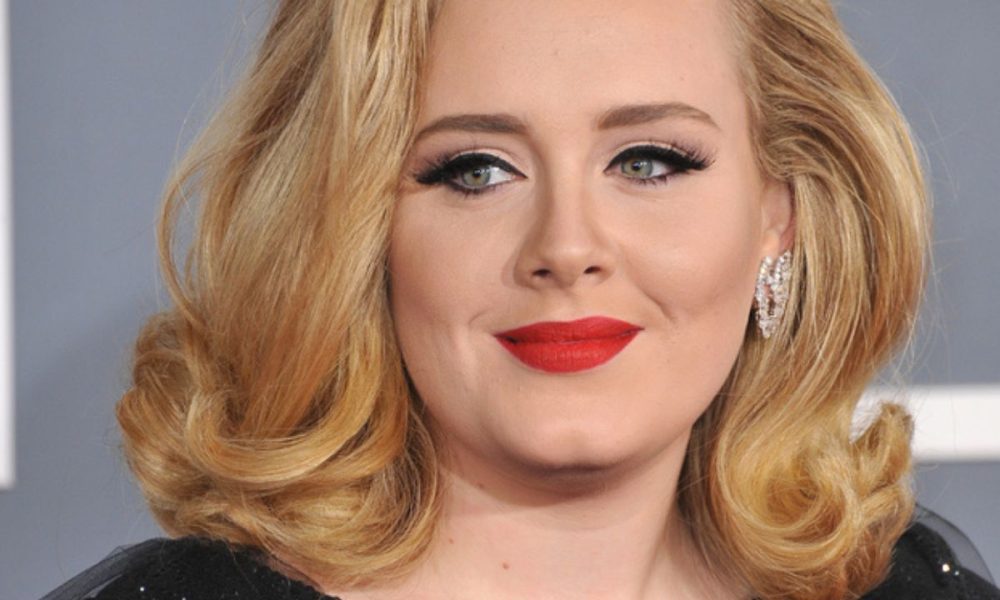 Adele zoppica al concerto di Las Vegas: “Non riesco a fare di meglio”