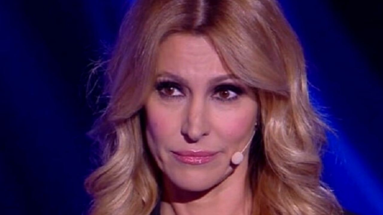 I Fatti Vostri, porta chiusa per Adriana Volpe: la Rai conferma Anna Falchi 41 adriana volpe fatti vostri anna falchi