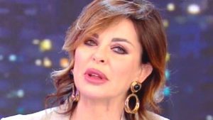 Alba Parietti, ennesimo rinvio: slitta ancora Non sono una Signora