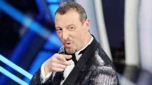 Festival di Sanremo, Mediaset dichiara guerra e Amadeus risponde: cambia il regolamento