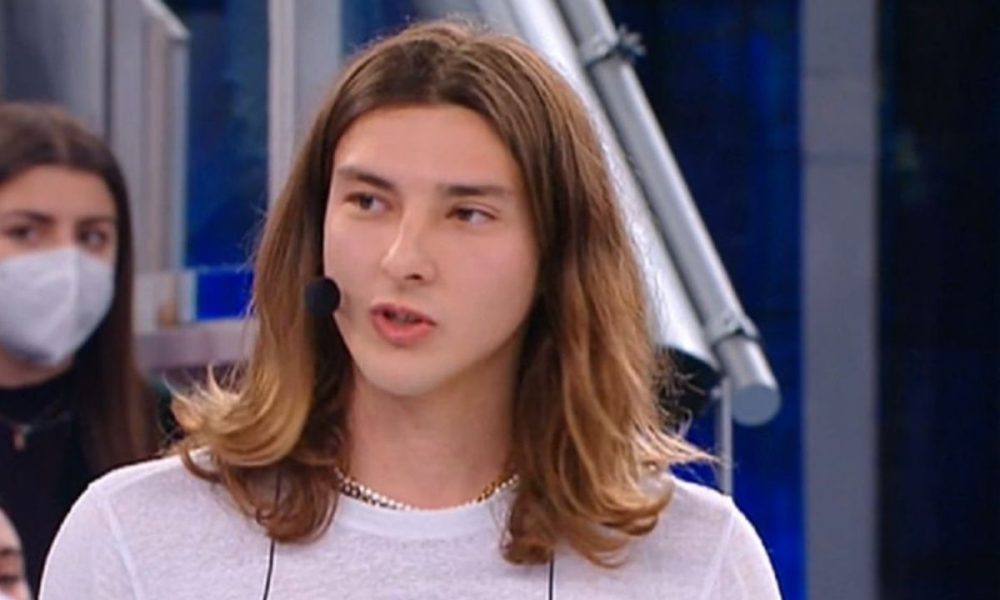 Amici, silenzio su Capodanno: clima teso in studio ma è Cricca il vero protagonista