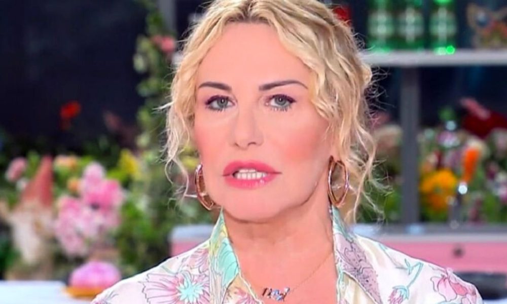 Caos in Rai: Antonella Clerici andrà in onda a mezzanotte