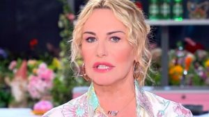 Caos in Rai: Antonella Clerici andrà in onda a mezzanotte