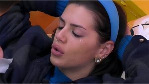 “Sei una zocc*la”, grida fuori la Casa per Antonella: Donnamaria ride