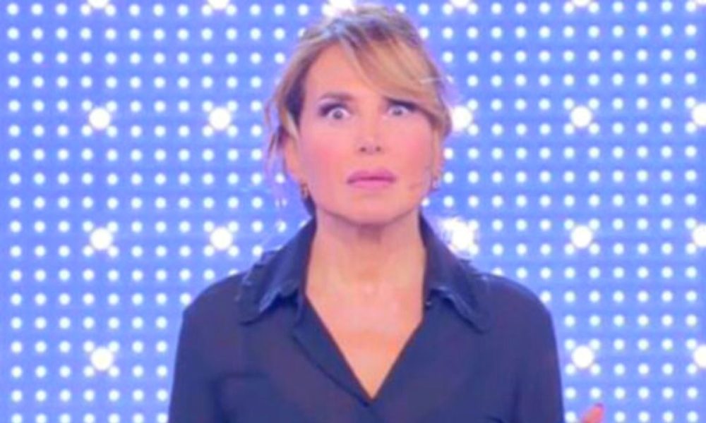 “Tono da mafioso”: Barbara d’Urso interrompe l’ospite a Pomeriggio Cinque