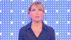 “Tono da mafioso”: Barbara d’Urso interrompe l’ospite a Pomeriggio Cinque