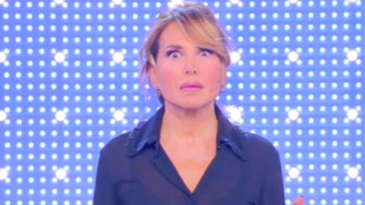 "Tono da mafioso": Barbara d'Urso interrompe l'ospite a Pomeriggio Cinque 41 barbara d'urso caprarica pomeriggio cinque