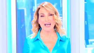 Barbara d’Urso, l’anno inizia male per Pomeriggio Cinque: “Speculate sulla morte”