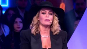 “Mancava poco che mi tirassero le sedie”: lo sfogo della Bruganelli