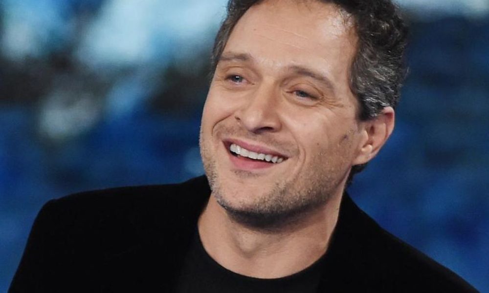 Claudio Santamaria attacca Roberta Bruzzone: “Non abbiamo inventato, abbiamo perso davvero un figlio”