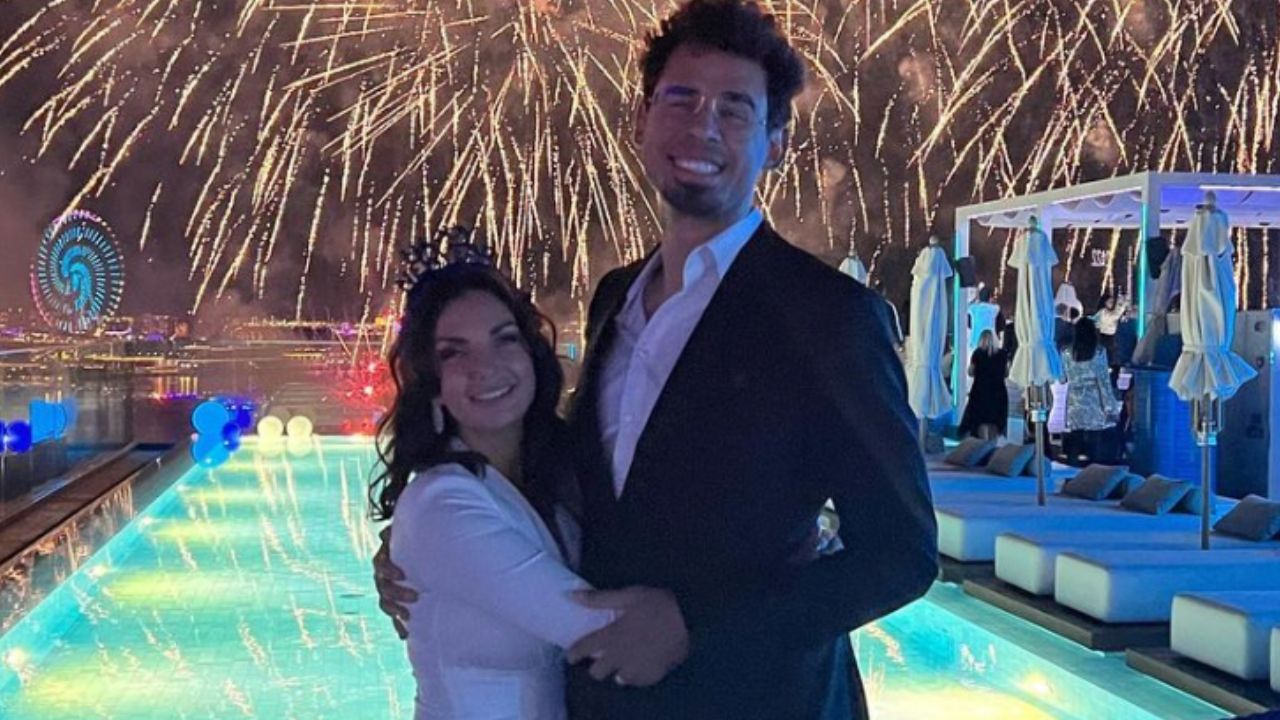 Elettra Lamborghini: "Buon ano a tutti", l'ironia dilaga sui social 41 Elettra Lamborghini buon ano
