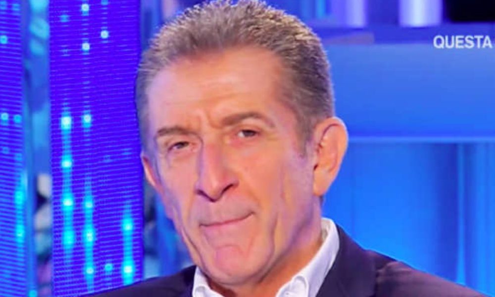 Ezio Greggio perde le staffe contro gli hater: “Foto da modella fallita”