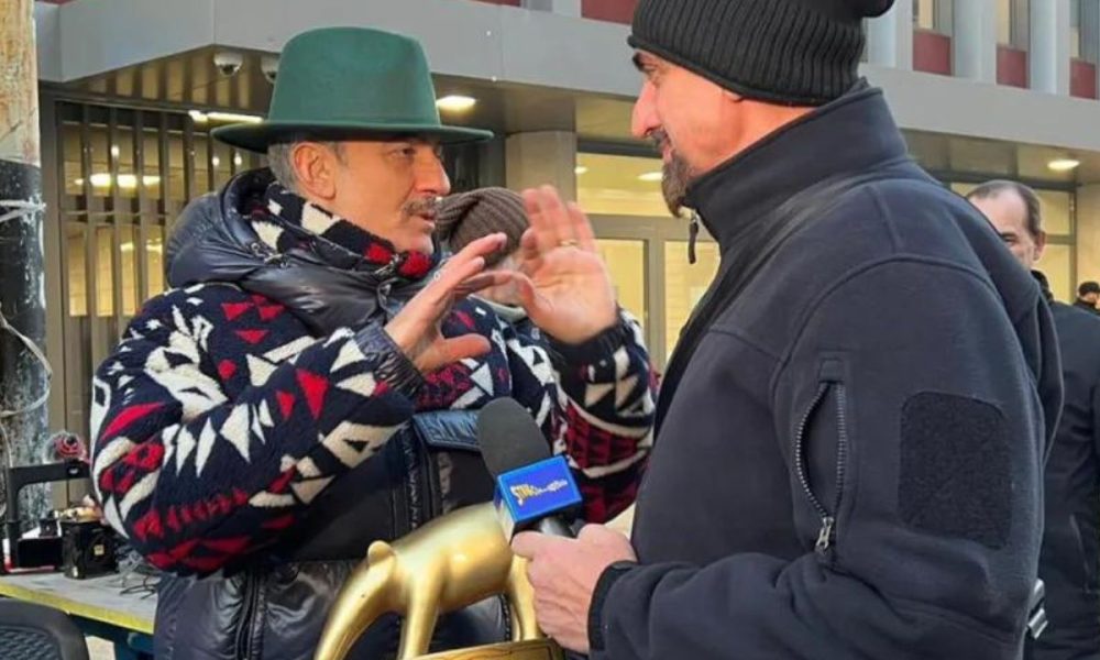 Fiorello riceve il Tapiro di Striscia: al centro il caso della gravidanza di Nina Zilli