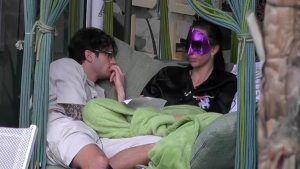 Il gioco caliente di Giaele e Andrea: bacio appassionato al GF VIP
