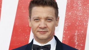 Jeremy Renner grave dopo l’incidente con la neve: le condizioni dell’attore