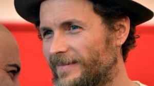 Jovanotti è Babbo Natale al canile d’Ossaia: il mega regalo