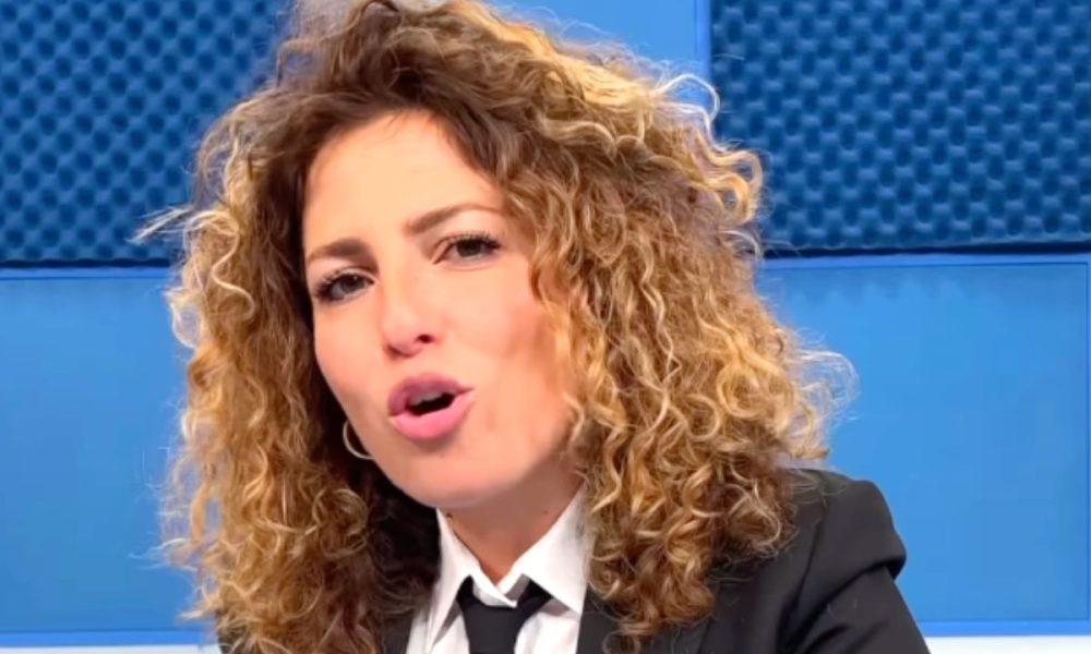 “Noto giornalista propone articoli in cambio di spogliarelli”: il caso a Le Iene