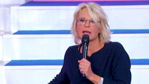 Uomini e Donne: “Sei grasso”, piovono critiche per Maria De Filippi