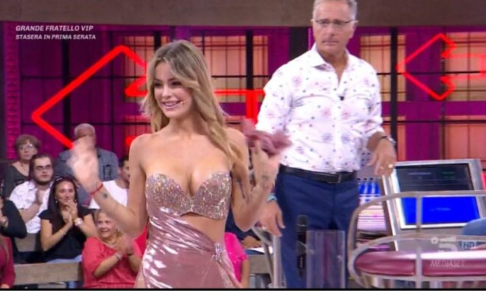 Sophie Codegoni debutta come Bonas ad Avanti un altro: critiche e paragoni