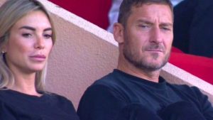 Totti e Noemi Bocchi, qualcuno avvisa: “É cinica, non si fa scrupoli”