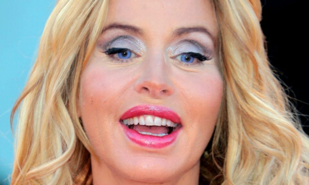 Cantante Mascherato 4, nervi tesi dietro le quinte: “bruciato” il nome di Valeria Marini