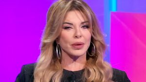 Alba Parietti, il rimprovero di Diaco a Bella Ma’: “Qui è vietato dire le parolacce”