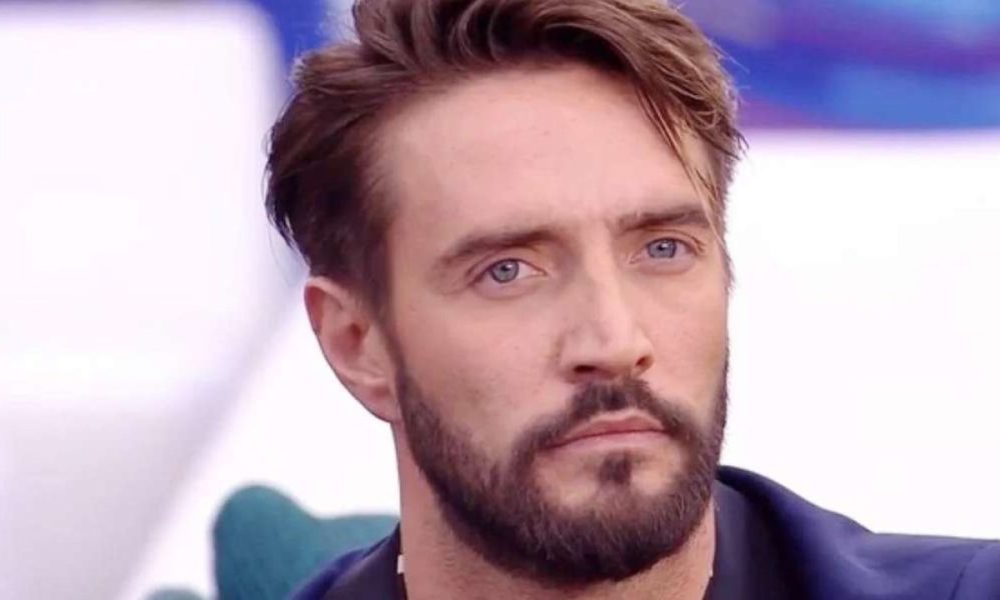Alex Belli deriso al GF Vip 7, lui replica: “Non è il mio game”