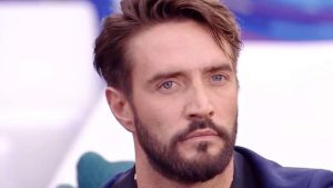 Alex Belli deriso al GF Vip 7, lui replica: “Non è il mio game”