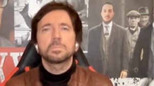 Andrea Scanzi e il “giallo del parrucchino”: “Sono pieno di capelli”