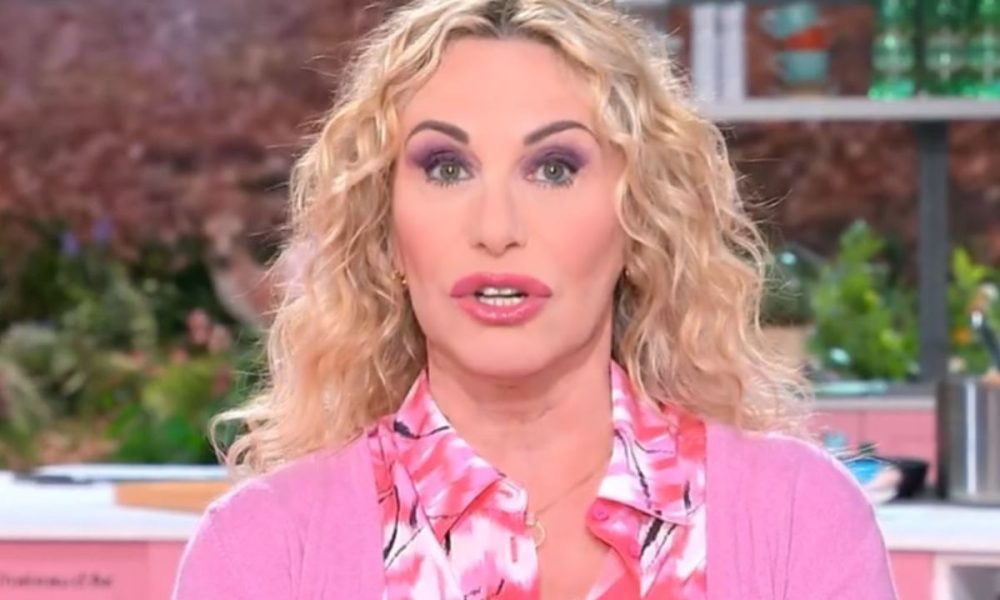 Antonella Clerici: “Non bisogna solo leggere il gobbo”, l’ipotesi frecciatina a Sanremo