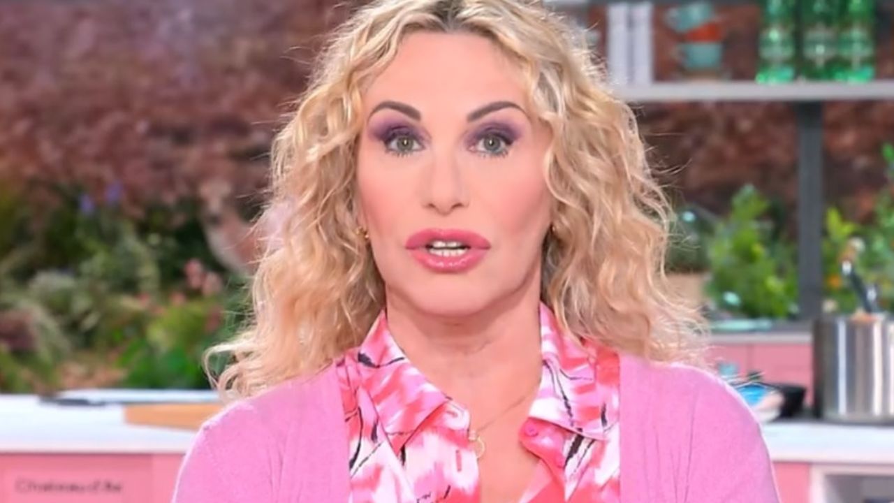 Antonella Clerici: "Non bisogna solo leggere il gobbo", l'ipotesi frecciatina a Sanremo 41 antonella clerici sanremo