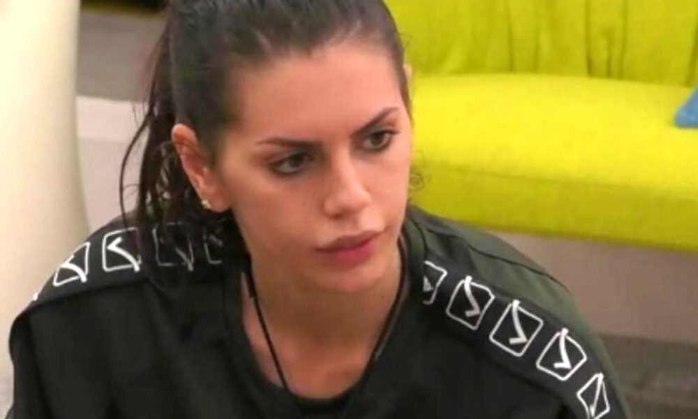 Antonella Fiordelisi contro il “branco”: la concorrente è una furia
