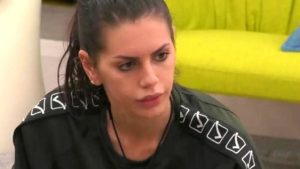 Antonella Fiordelisi contro il “branco”: la concorrente è una furia