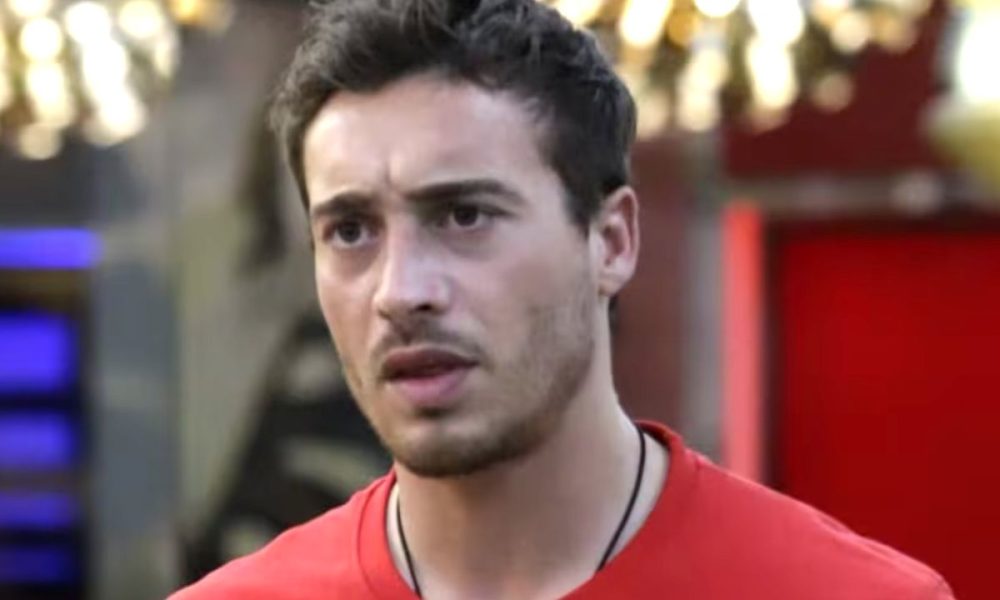 Spinalbese ha violato il regolamento del GF Vip? Indaga Striscia la Notizia