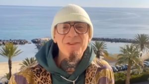 J-Ax, polemica sull’orario di esibizione a Sanremo: “Cantiamo all’ora dei porno”