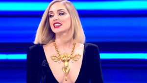 Chiara Ferragni e la collana a forma di utero a Sanremo, Lucarelli: “Ho indovinato tutto”