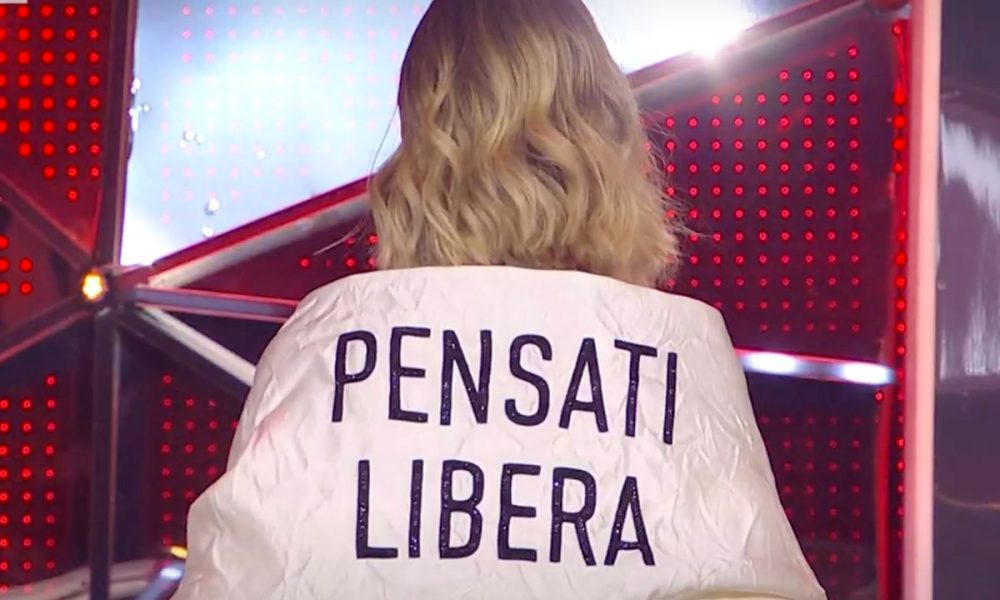  Pensati Libera Il Significato Del Vestito Manifesto Di Chiara 