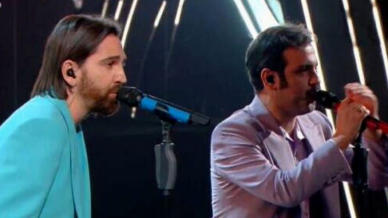 colapesce dimartino testo canzone splash sanremo