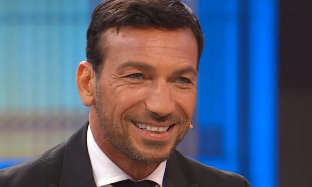 Costantino Vitagliano è una drag queen in Rai: il ritorno tv dell’ex tronista di Uomini e Donne